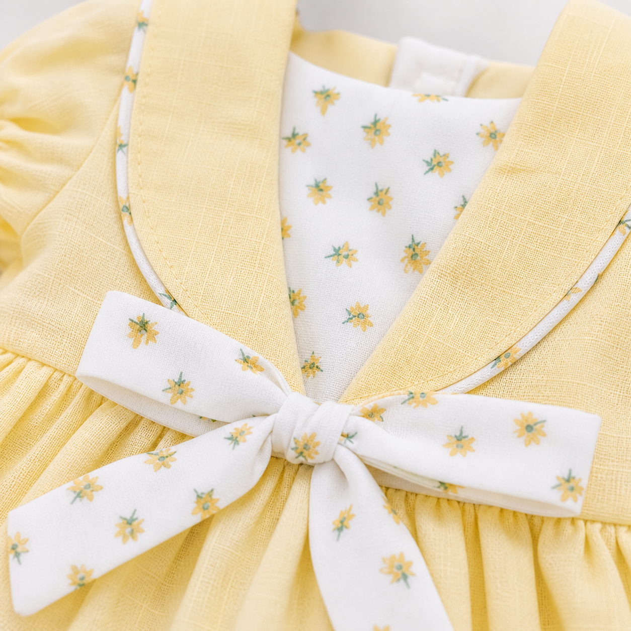 Robe d'Été Fleurie à Col Marin