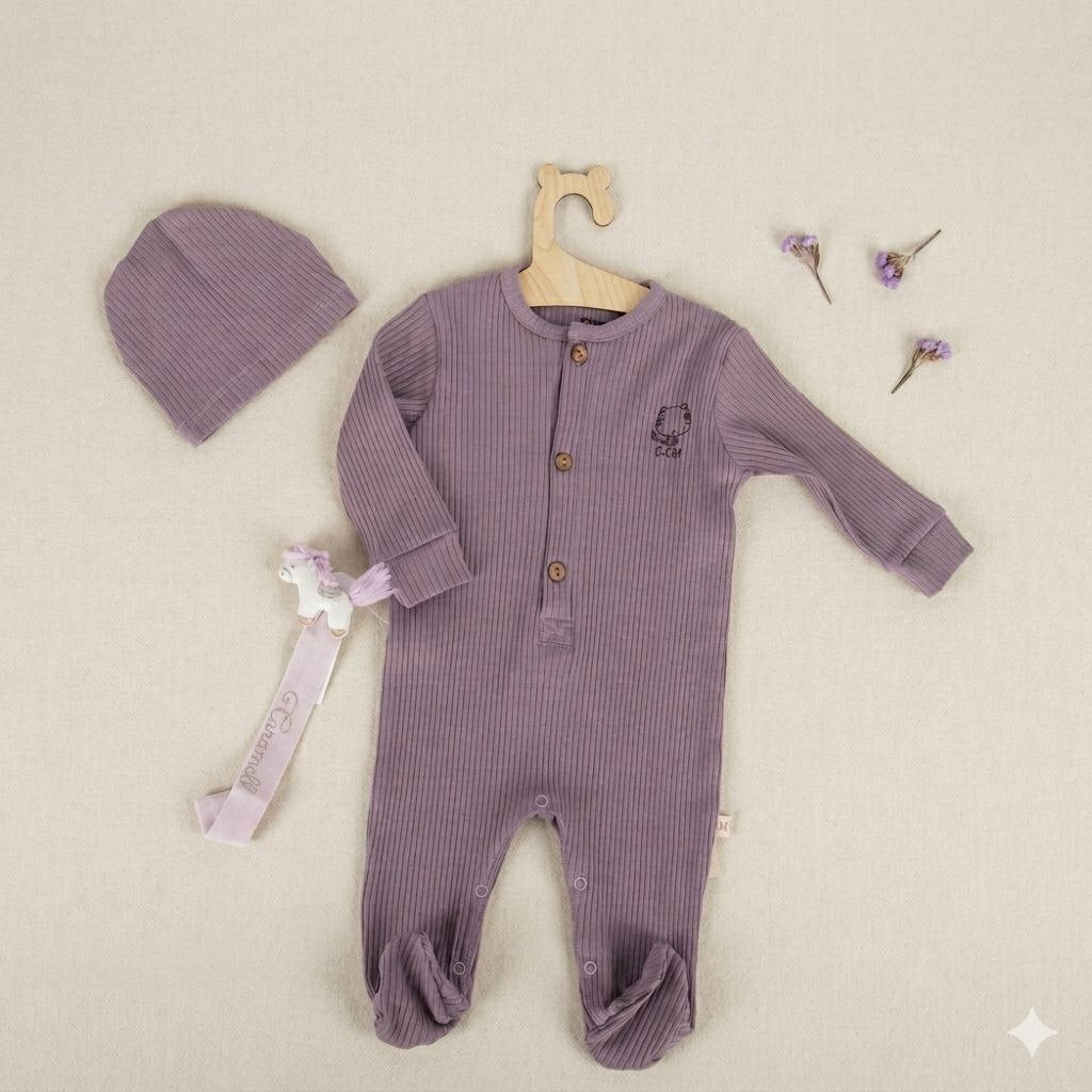 "Duo Basique" Grenouillère côtelée mauve avec bonnet assorti
