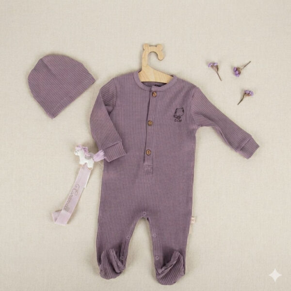 "Duo Basique" Grenouillère côtelée mauve avec bonnet assorti